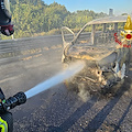 Auto in fiamme sull'autostrada A2: intervento dei Vigili del Fuoco tra San Mango Piemonte e Pontecagnano