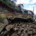 Frana abbatte muro contenimento a Olevano sul Tusciano: evacuate due famiglie /FOTO