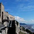 “Ierofania Solare”, le opere dell’artista Giancarlo Ianuario in mostra al Castello Arechi di Salerno 