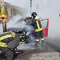 La sua auto prende fuoco a Nocera Inferiore, donna esce dall'abitacolo incolume 