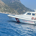 Maiori, imprenditore beneventano soccorre migrante in mare al largo di Erchie 