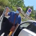 Parcheggia sul posto disabili, poi insulta ragazzo in carrozzina: vergogna a Palinuro [VIDEO]