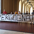 Quarto giorno di protesta per gli operai de “La Fabbrica”, presidio al Comune di Salerno