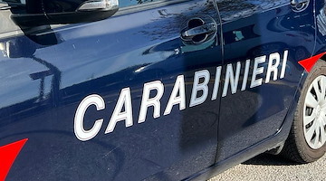 Arrestato un uomo per detenzione ai fini di spaccio: trovati droga e contanti