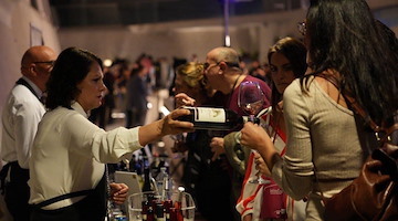 In Vino Civitas: l'ottava edizione del salone del vino di Salerno inaugura con stile e consapevolezza