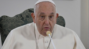Papa Francesco contro la maternità surrogata: «Un bambino non è l'oggetto di un contratto»