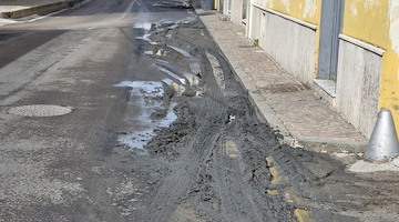 Scafati, Corso Trieste invaso dal fango dopo il maltempo. La denuncia di Mario Santocchio (Fratelli d'Italia)