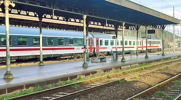 Sottraggono borsello a una donna in stazione e la aggrediscono: arrestati due uomini a Pisciotta