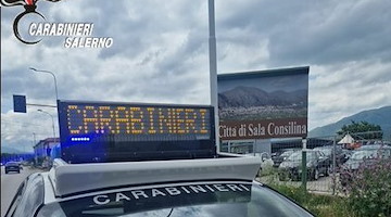 Spara in aria 13 colpi di fucile dopo una lite: uomo arrestato a Roscigno