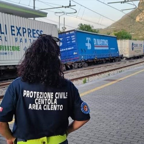 Treno merci deragliato a Centola<br />&copy; Protezione Civile Coordinamento Area Cilento ODV