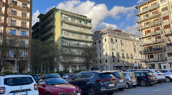 Parcheggiatori abusivi a Salerno, Pessolano (Oltre): «Situazione ormai fuori controllo»